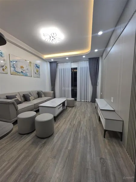 Bán nhà nguyễn sơn,60m, 6 ngủ, thang máy ,nội thát sang sin , 10 m ra ô ô tô tránh,chỉ 12xty