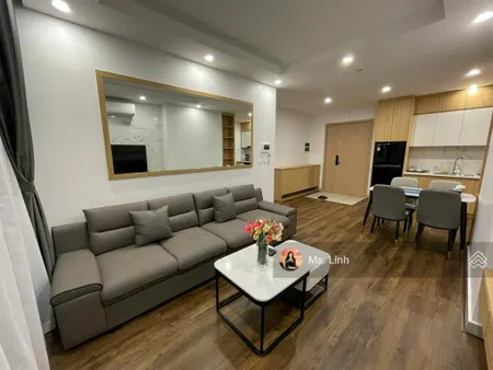 Cần bán căn hộ 2 phòng ngủ + 2wc giá chỉ 3 tỷ 8 full nội thất xịn, 82 m2. hđ thuê 18tr/tháng