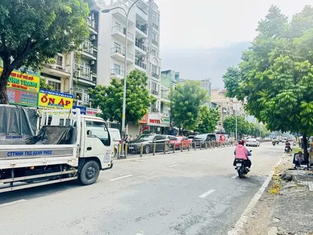 Bán nhà Mặt tiền Ba Tháng Hai, giao Lý Thường Kiệt, 12x16,5m Cấp 4 - tiện xây, 84 tỷ.
