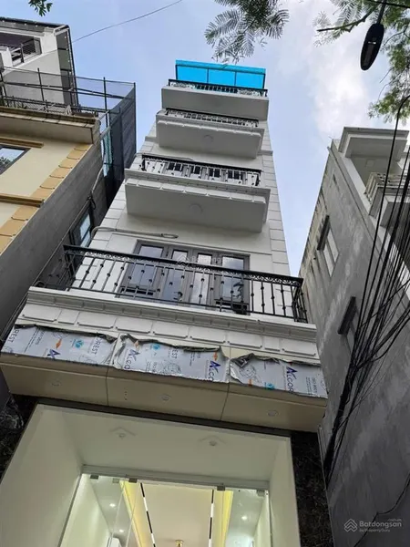 Em cần bán căn nhà đường ô tô tránh với dt 40m2 xây mới 6 tầng thang máy tại đường vĩnh hưng