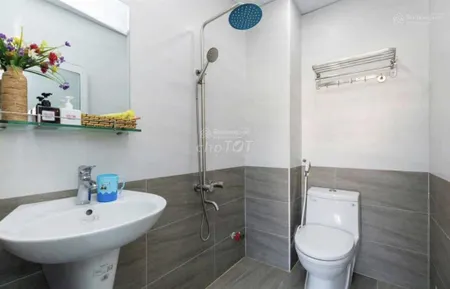 Bán khách sạn 6 lầu hoàn công bãi sau