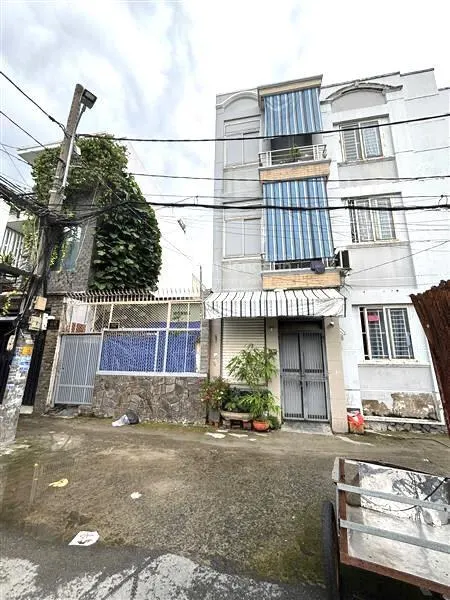 Nhà quốc lộ 13 ngay vòng xoay bình triệu ngang 5m xe tải đỗ cửa chỉ hơn 5 tỷ