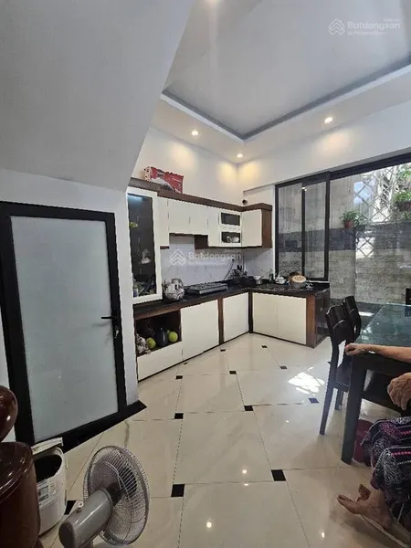 Cc bán nhà giải phóng oto qua cổng 40m2 5t 10.85tỷ ngõ 3 gác to thênh thang