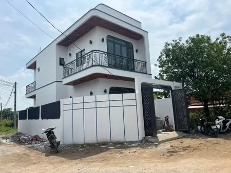 Nhà mới xây thiết kế hiện đại xã Mỹ Hạnh Bắc dt dt 108m2 1 lầu 3pn 2wc giá 2,7 tỷ