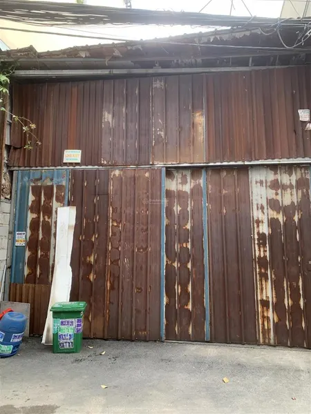 Bán xưởng 305m2 ngay chợ bình thành hẻm lớn 2 xe tải tránh khu dân cư vĩnh lộc