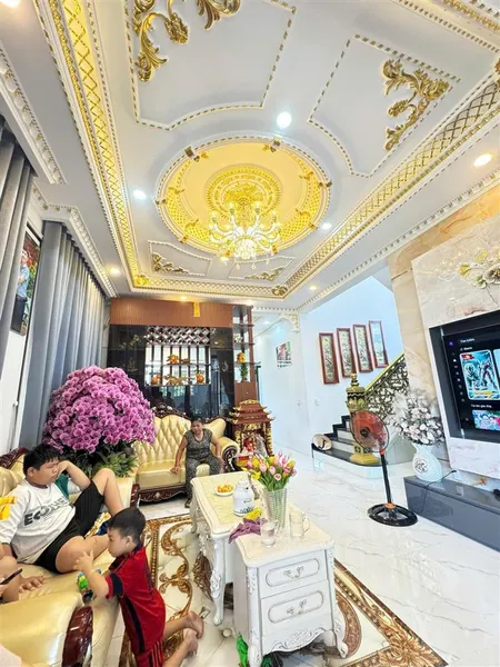 Bán nhà lầu máy nhật + nhà xưởng tổng 589m2 ở khánh bình, tân uyên, bình dương. full nội thất