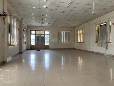 Chính chủ cần bán nhà xưởng 1800m tại đông thạnh. hocmon. gần đặng thúc vịnh. giáp q12