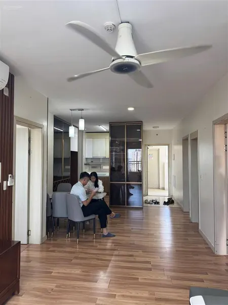 Giảm sâu không tưởng chủ cắt lỗ từng căn!