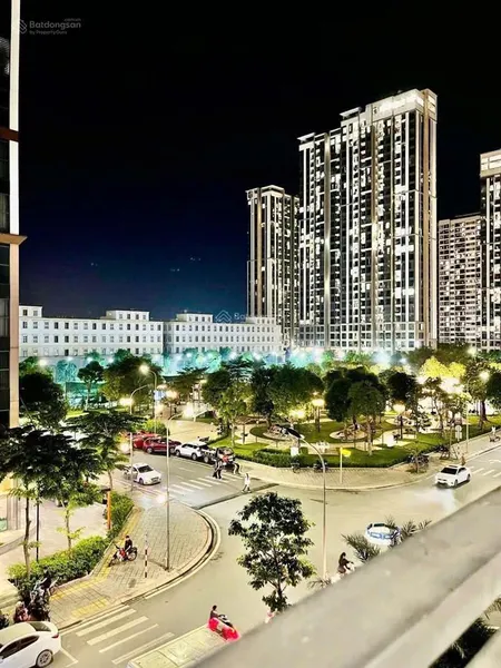 Chính chủ bán căn studio full nội thất mới ban công rộng view công viên ocp 1 gia lâm, hướng đn