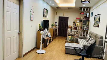 Chung cư sài đồng 70m 2 ngủ hướng đông nam fill đồ tầng trung