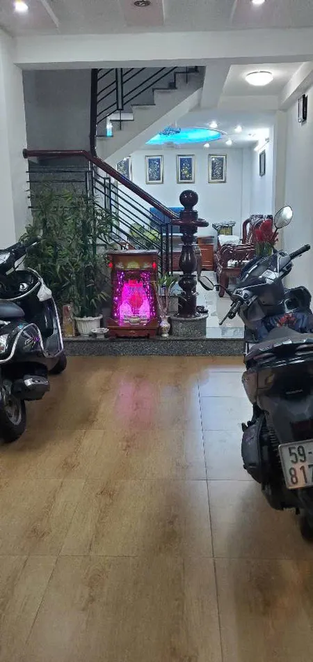 BÀ HOM. Q6- 42M2- 5 TẦNG. CHỈ 6,7 TỶ. 
- HẺM XE TẢI TRÁNH. CÁCH VÒNG XOAY PHÚ LÂM 1KM
- Nhà kiên cố. TRỆT, LỬNG, 2 LẦU, SÂN THƯỢNG, 1PK, 4PN, 3WC 
-  Gần trường PTTH Mạc Đỉnh Chi, Vòng xoay Phú Lâm, Chợ Phú Lâm, TH Bùi Hữu Nghĩa
👉Pháp lý: Sổ hồng chuẩ