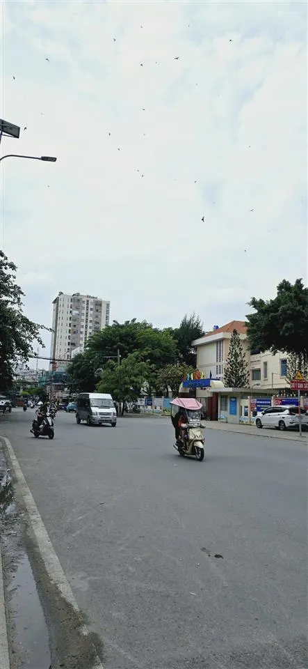 74 tr/m2 lô đất 3 mặt tiền nguyễn gia trí ung văn khiêm 3366m2. phù hợp xd chung cư