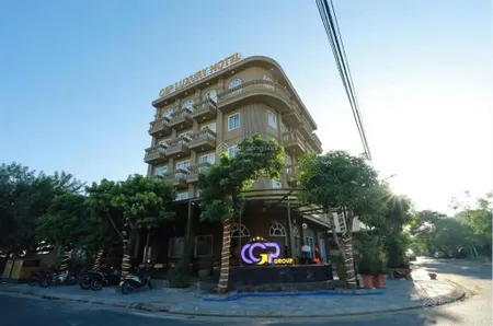 Bán gấp khách sạn 2 mặt tiền, lô góc đường trần khát chân, gần phố cổ hội an,chính chủ.