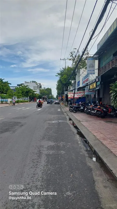 Mặt tiền rộng 10m hướng bắc, đường điện biên phủ, vĩnh hòa, nha trang. dt 200 m2 đối diện trường