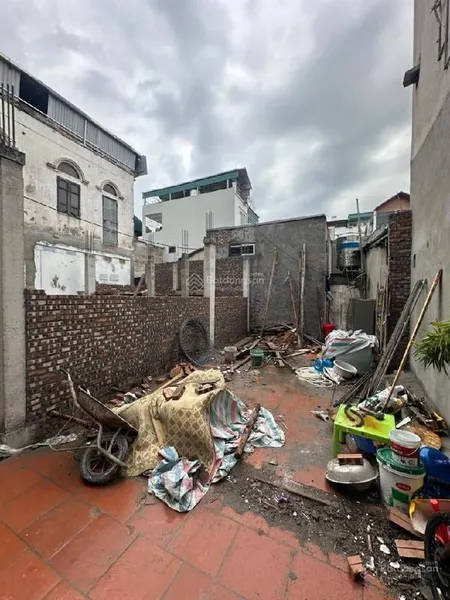 Bán đất trung tâm long biên giá 5,7 tỷ 36m2 mặt tiền 4m