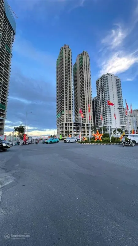 Đối diệnthe sunrise bay, lô đôi 230m2, trung tâm thành phố, mặt tiền nguyễn tất thành chỉ 34 tỷ.