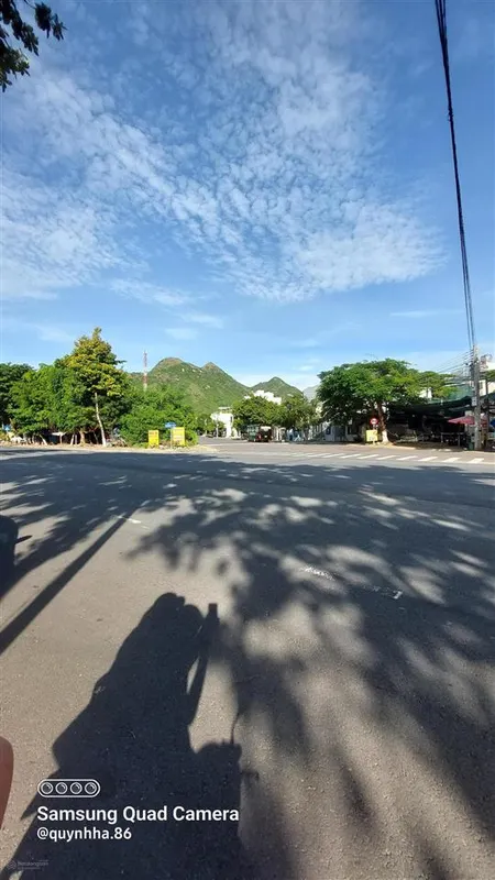 Đất mặt tiền phạm văn đồng, vĩnh hòa, nha trang. ngang 7m hướng đông nam, dt 128.7m2 đường rộng 26m