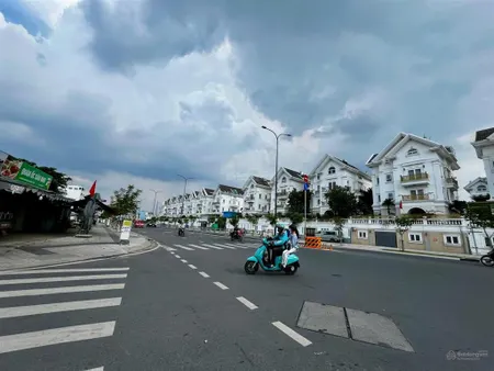 Đất dương quảng hàm nở hậu hợp đầu tư chdv, hẻm xe hơi, cách mặt tiền 50m, 230m2 chỉ nhỉnh 16,7tỷ