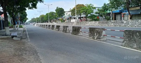 Đất đẹp mt nguyễn tất thành, phước đồng, nha trang. dt 517m2 ngang 11m (có 200m2 thổ). 30tr/m2