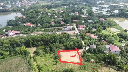 Lô đất nghỉ dưỡng cẩm lĩnh cách kdl hồ suối hai chỉ hơn 1km, mặt tiền 28m, cách tltrạm xe bus 500m