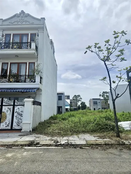 100,8m2 ngang 5.6m kqh hương sơ. mặt tiền bao mỹ 11 view kênh, công viên