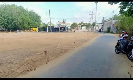 Gần khu vực buôn bán – giá ra đi 690 triệu, DT 200m2 ra đi với giá mềm