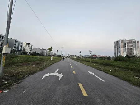 Bán 93.5m đất giãn dân khắc niệm 2. Dãy L5 lô áp góc. Nhìn trung tâm thương mại. Làn 2 đường 27m. Phường hạp lĩnh bắc ninh