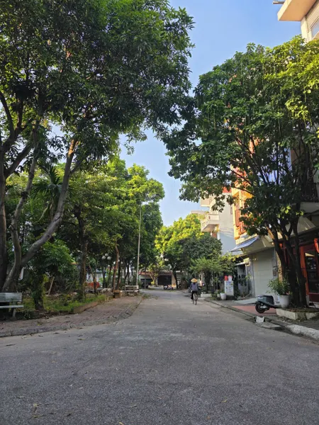 Bán nhà 4 tầng lô góc. Diện tích đất 141m. Nhìn vườn hoa. Làn 2 đường lê hồng phong. Phường kinh bắc bắc ninh