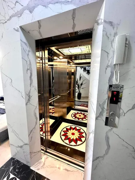 Cho thuê nhà mới, lô góc, Xã Đàn, thang máy, 99m2x 4T vỉa hè 31 Tr