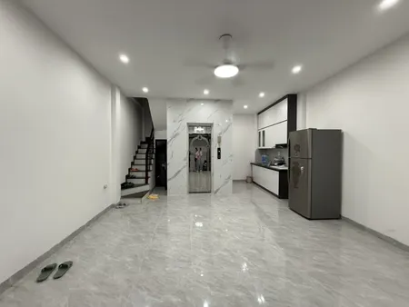 Bán nhà Hoàng Hoa Thám 39m² ngang 4.7m giá 12 tỷ Phường Ba Đình (LH: Zalo 0862299066)