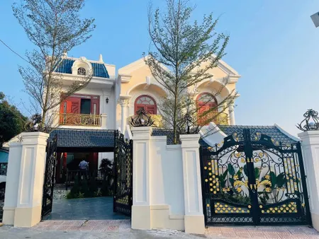 Nhà 2 tầng mặt tiền Sử Hy Nhan 105m2 - 3,2X Tỷ -  full nội thất thuộc Phường Thuỷ Xuân , Tp Huế ✅
______________________
📌Thông Tin Sản Phẩm : 
- Diện tích : 105m2 
- Pháp lí sổ hồng chính chủ 
- Đường 16,5m thông hai đầu tuyến đường lớn . 
- Nhà th