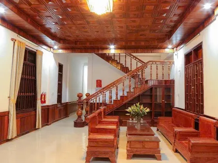 Cần bán căn HOMESTAY mặt tiền đường HÀN MẶC TỬ - TP Huế toàn nội thất xịn ✅
____________
👉Diện tích: 150m2 ( ngang 6m) thực tế 170m2
👉Công năng gồm có: 7 Phòng ngủ đôi rộng, 7Wc khép kín, phòng khách rộng, Bếp, Phòng thờ, Sân thượng BBQ, sân đổ ô tô 
