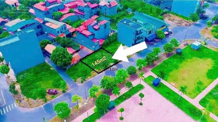 Bán đất kinh doanh view quảng trường mặt tiền rộng nhất làn 2 vân động