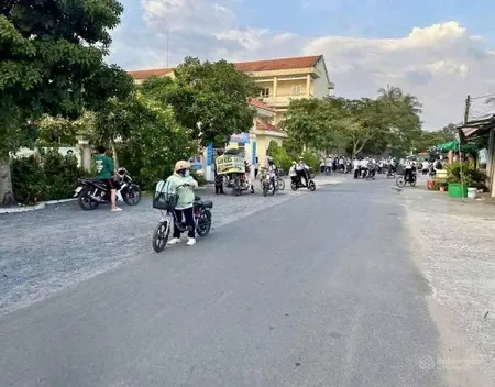 Mặt tiền buôn bán (nhựa 6m) gần kcn nhựt chánh liền kề 3 trường học. (ko bị quy hoạch)