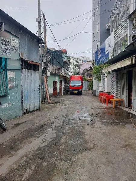 Mua 1 được 2. nhà 2 tầng. 82m2 ngang vip 9,5m. hxh sát mặt tiền. ở 1 căn cho thuê 1 căn. nhỉnh 10ty