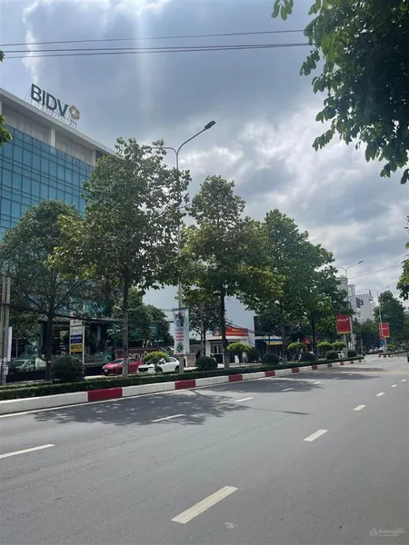 Bán nhà mặt tiền đồng khởi. (gần bv đồng nai) dt 202m2. giá tốt alo e