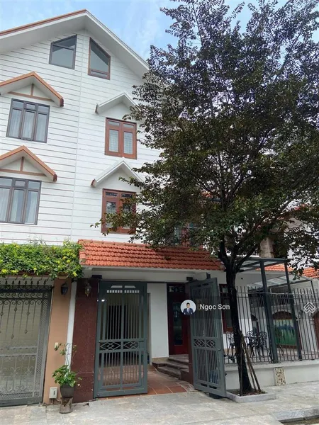 Chính chủ gửi bán biệt thự 210m2 hướng nam hoàn thiện full giá 38 tỷ. 0928 036 ***