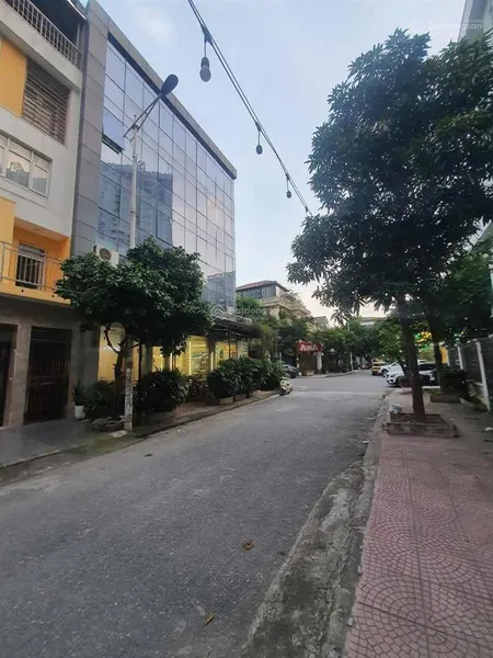 Giảm 2 tỷ văn khê 82,5 m2 5 tầng thang máy, mặt tiền 5m, chủ hoàn thiện tâm huyết, thiện chí bán