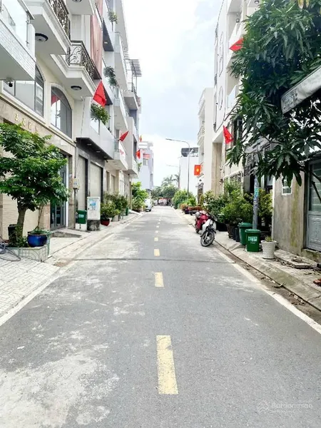 Sổ hồng cầm tay, nhà 4 tầng, khu tên lửa, tỉnh lộ 10, cao tầng xịn sò, ngang rộng 4.5m, đường 8m