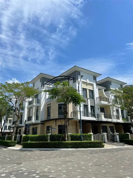 Chính chủ bán căn góc view hồ bơi nhà thô, giá 27 tỷ tl hương