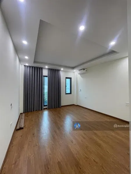 Nhà mới 5 tầng full nội thất 6,4 tỷ đồng sát oto tránh ở ngay thạch bàn