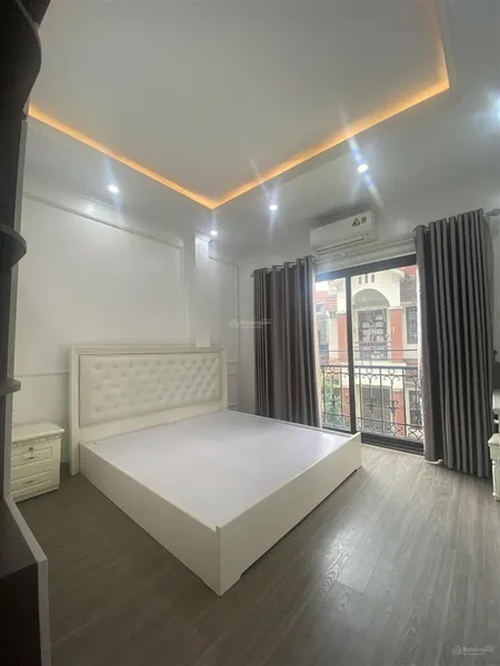 Chính chủ cần bán gấp nhà nguyễn văn cừ dt 50m2, 5 tầng, mt4.1m, tặng nội thất, ô tô vào nhà.