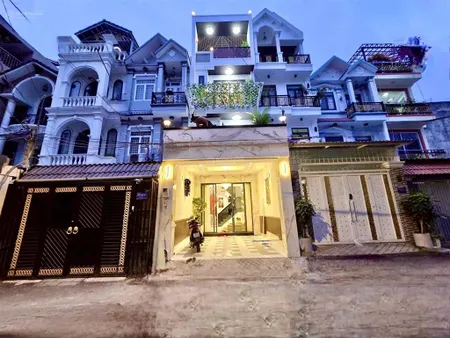 Chính chủ bán nhà đẹp vào ở ngay full nội thất đường huỳnh tấn phát 4,3x19m giá 8 tỷ 890 triệu tl.