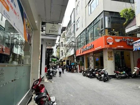 Bán nhà phân lô đh ngoại ngữ phố trần quốc hoàn 17 tỷ 40m ô tô tránh kinh doanh đông đúc