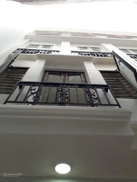 Nhà đẹp mới xây tân ấp dt 30m vuông mt 5m ngõ ô tô tránh lô góc 2 thoáng ô tô đỗ cửa.
