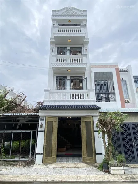 Cần bán nhà phố cát tường phú sinh giáp hóc môn 4pn, shr, 1 trệt 3 lầu, tặng nội thất cao cấp