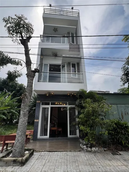 Bán nhà đẹp giá rẻ nhà 3 tấm tặng nội thất nhà hướng đông gần kênh gần công viên 7 kỳ quan thế giơi