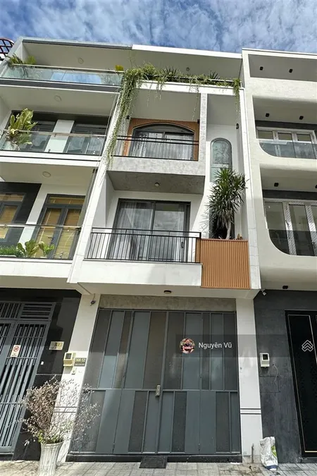 Hẻm ô tô thẳng đẹp dt tốt 4.2 x 23m (cn 95m²) đường thoại ngọc hầu nhà 3 tầng giá 9.5 tỷ