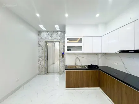 Bán gấp nhà đại cát 30m2, 5 tầng, ô tô đỗ cổng, thang máy, nhỉnh 5 tỷ