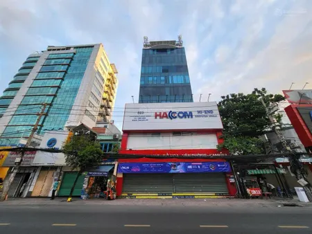 Gia đình cần bán gấp nhà chia tài sản tòa nhà vp hầm 11 tầng, cách mạng tháng 8